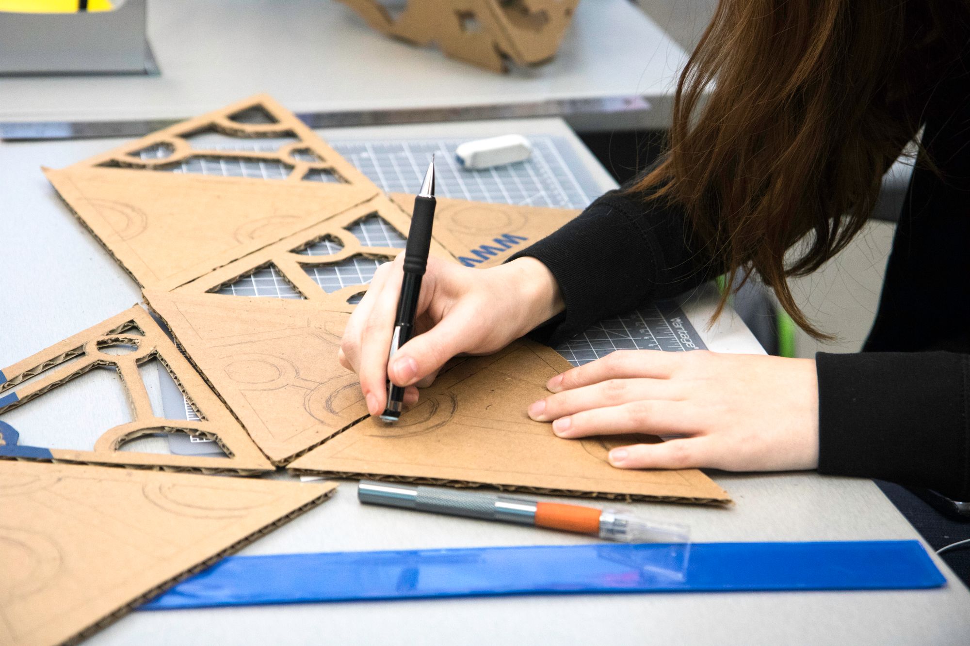 Maqueta em cartão, casa no Gerês
