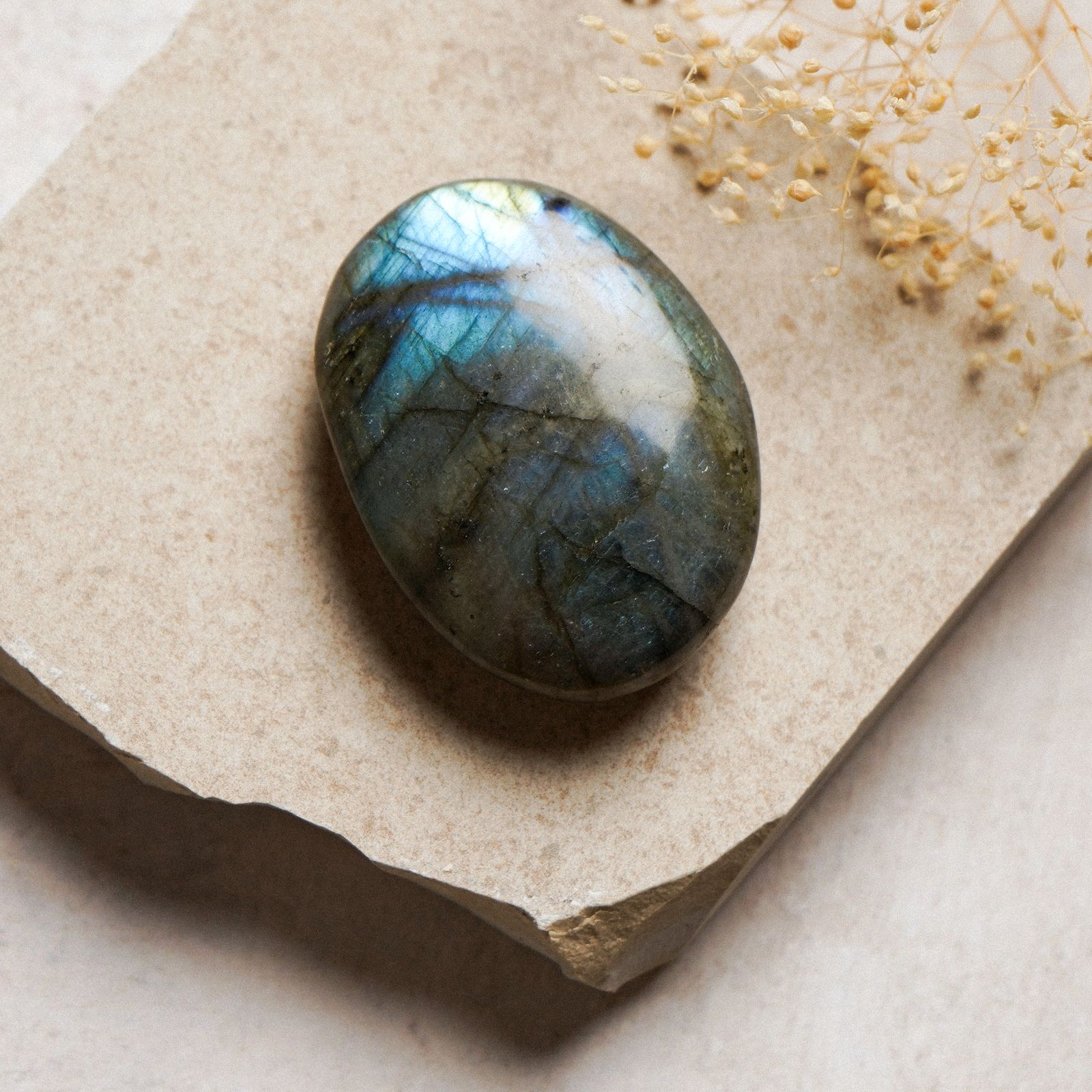 Labradorite polida